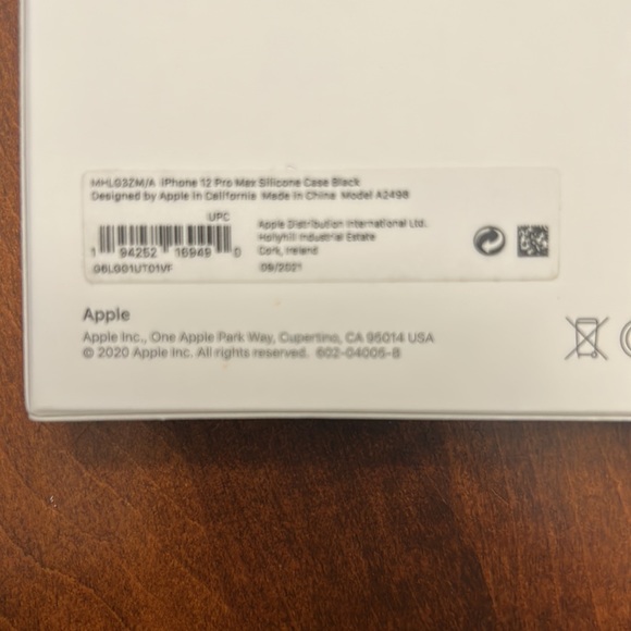 Apple Silicone Case with MagSafe for iPhone 12 Pro Max  New in box - Picture 2 of 2